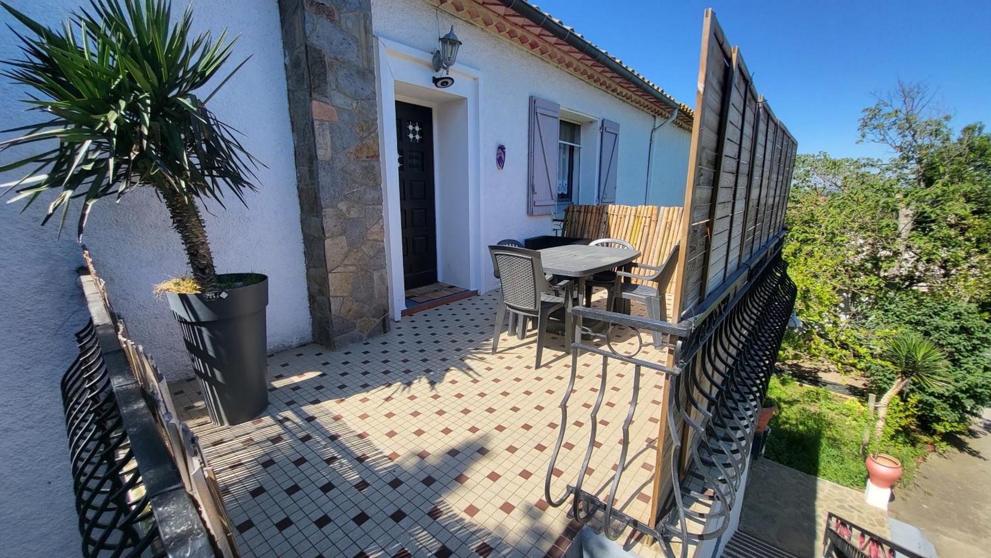 Bel Appartement Vinassan Bagian luar foto